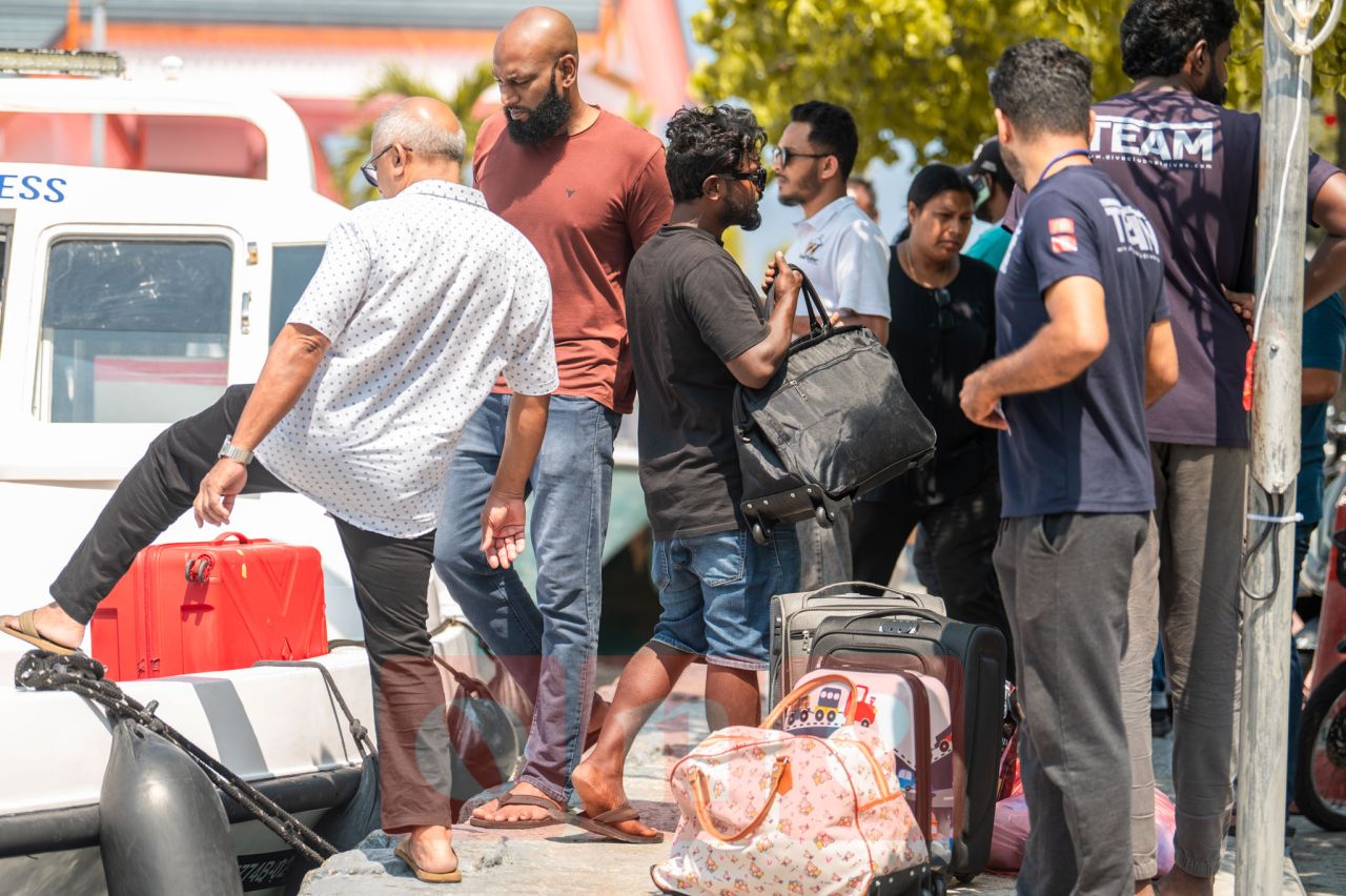 ވަން ފޮޓޯ: އީދަށް މީހުން ރަށަށް ފުރުން