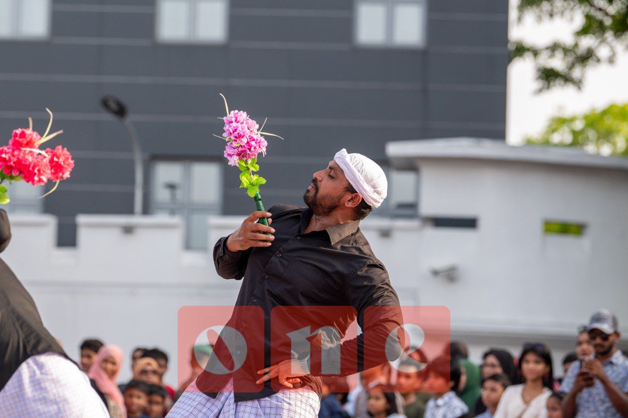 ވަން ފޮޓޯ: ތަފާތު ހަރަކާތްތަކަކާއެކު ބޭއްވި 