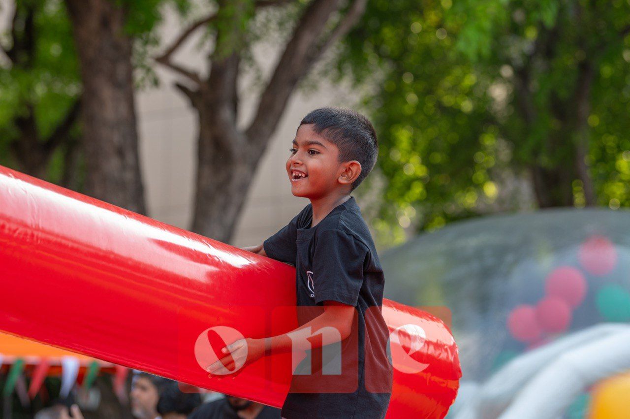 ވަން ފޮޓޯ: ތަފާތު ހަރަކާތްތަކަކާއެކު ބޭއްވި 