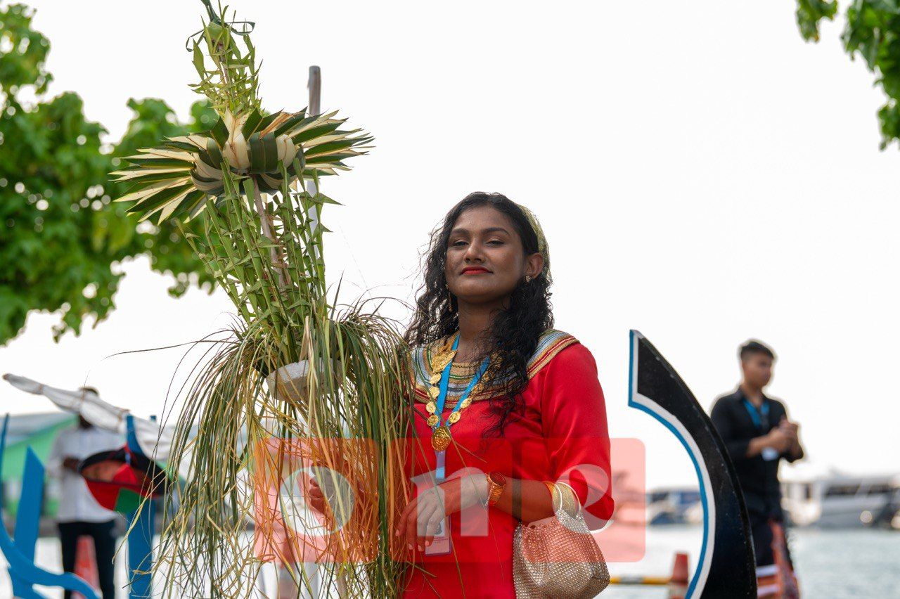 ވަން ފޮޓޯ: ތަފާތު ހަރަކާތްތަކަކާއެކު ބޭއްވި 