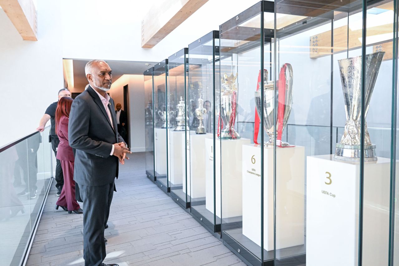Raees, Liverpool ge AXA Training Centre ah ziyaaraiy kuravvaifi 