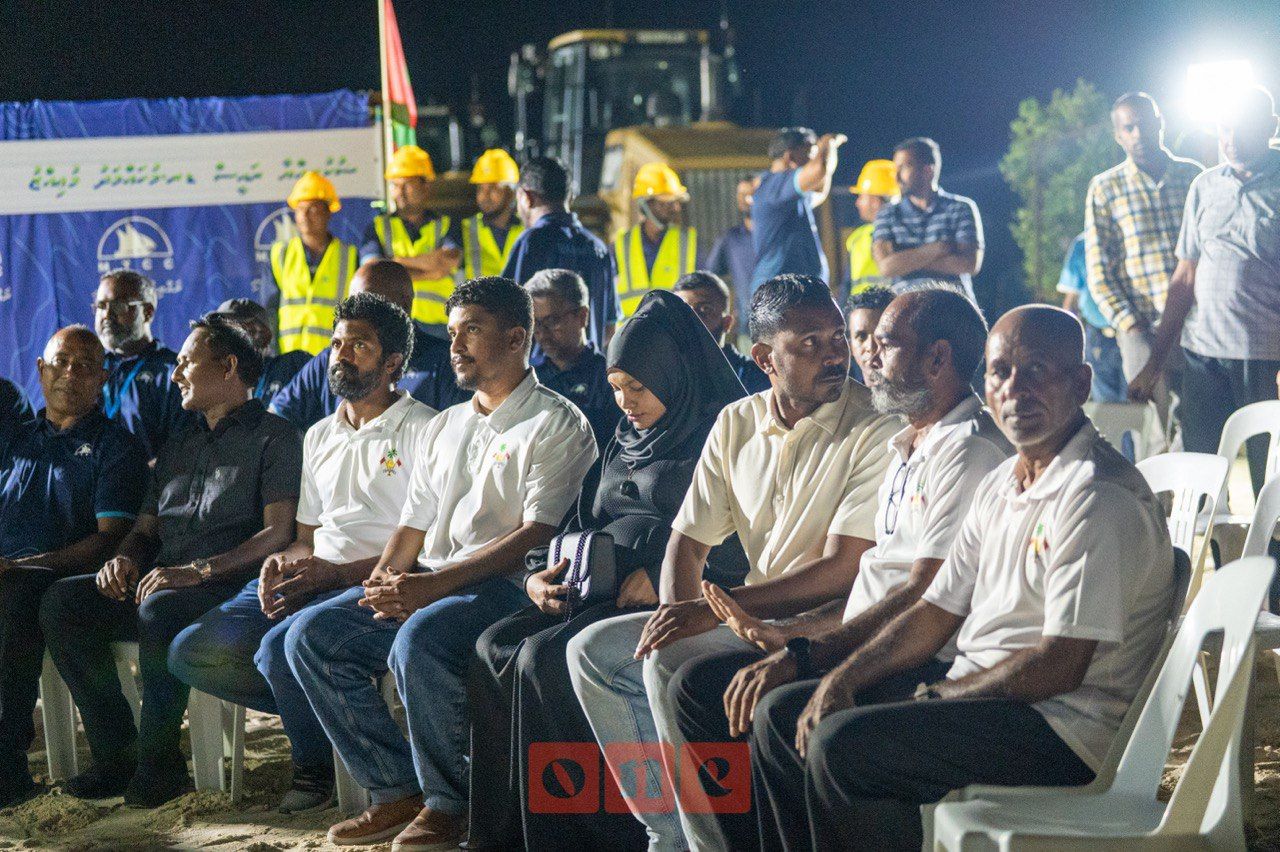 ވަން ފޮޓޯ: ގުޅީ ބިން ހިއްކުމުގެ މަސައްކަތް ފެށުން