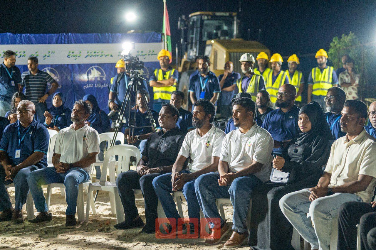 ވަން ފޮޓޯ: ގުޅީ ބިން ހިއްކުމުގެ މަސައްކަތް ފެށުން
