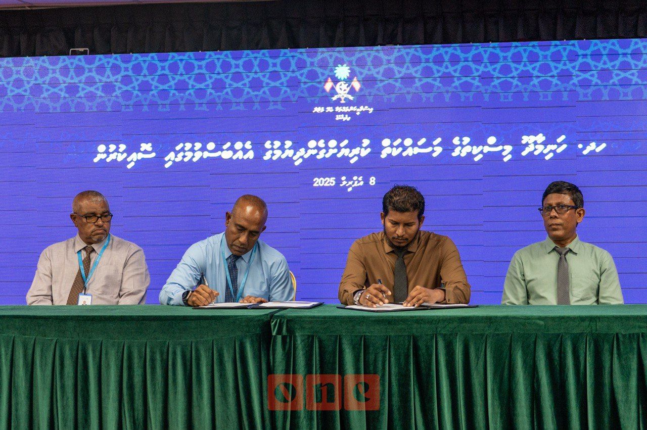 ވަން ފޮޓޯ: ހަނިމާދޫގައި އިމާރާތްކުރާ މިސްކިތުގެ މަސައްކަތް އެމްޓީސީސީއާ ހަވާލުކުރުން