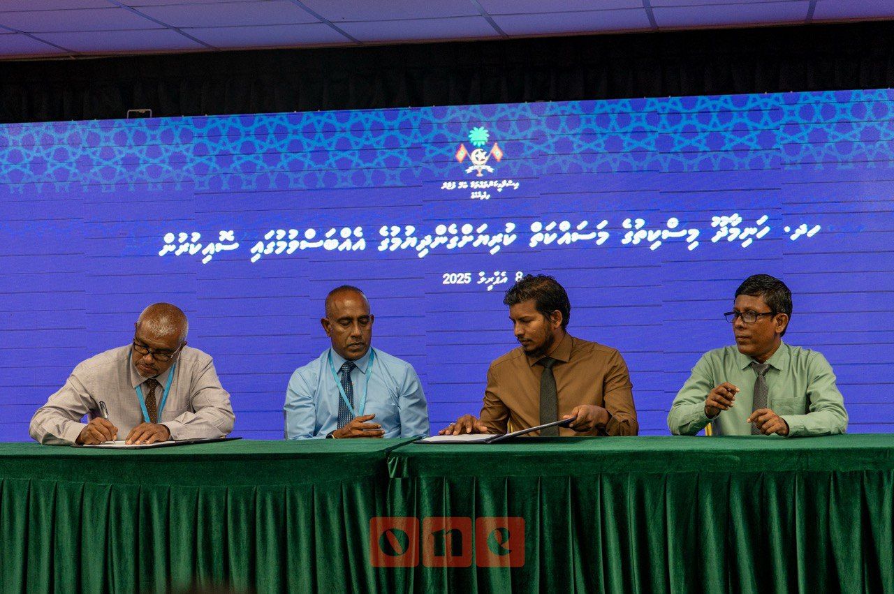 ވަން ފޮޓޯ: ހަނިމާދޫގައި އިމާރާތްކުރާ މިސްކިތުގެ މަސައްކަތް އެމްޓީސީސީއާ ހަވާލުކުރުން