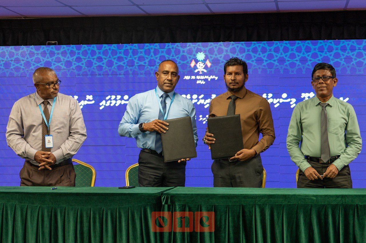 ވަން ފޮޓޯ: ހަނިމާދޫގައި އިމާރާތްކުރާ މިސްކިތުގެ މަސައްކަތް އެމްޓީސީސީއާ ހަވާލުކުރުން