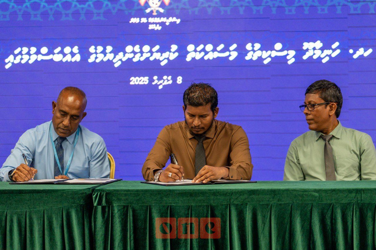 ވަން ފޮޓޯ: ހަނިމާދޫގައި އިމާރާތްކުރާ މިސްކިތުގެ މަސައްކަތް އެމްޓީސީސީއާ ހަވާލުކުރުން