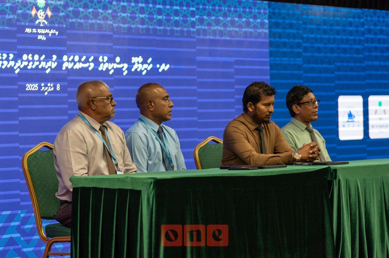 ވަން ފޮޓޯ: ހަނިމާދޫގައި އިމާރާތްކުރާ މިސްކިތުގެ މަސައްކަތް އެމްޓީސީސީއާ ހަވާލުކުރުން