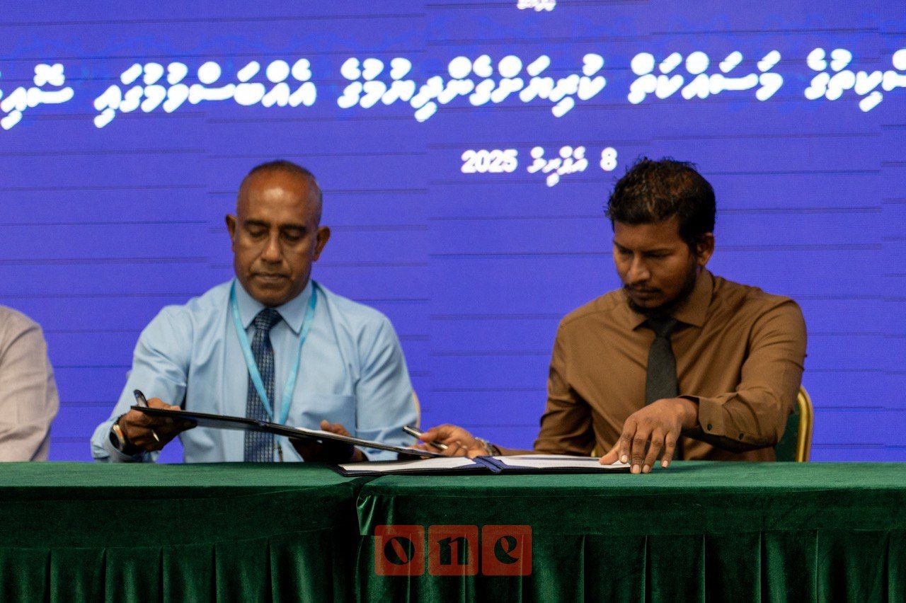 ވަން ފޮޓޯ: ހަނިމާދޫގައި އިމާރާތްކުރާ މިސްކިތުގެ މަސައްކަތް އެމްޓީސީސީއާ ހަވާލުކުރުން