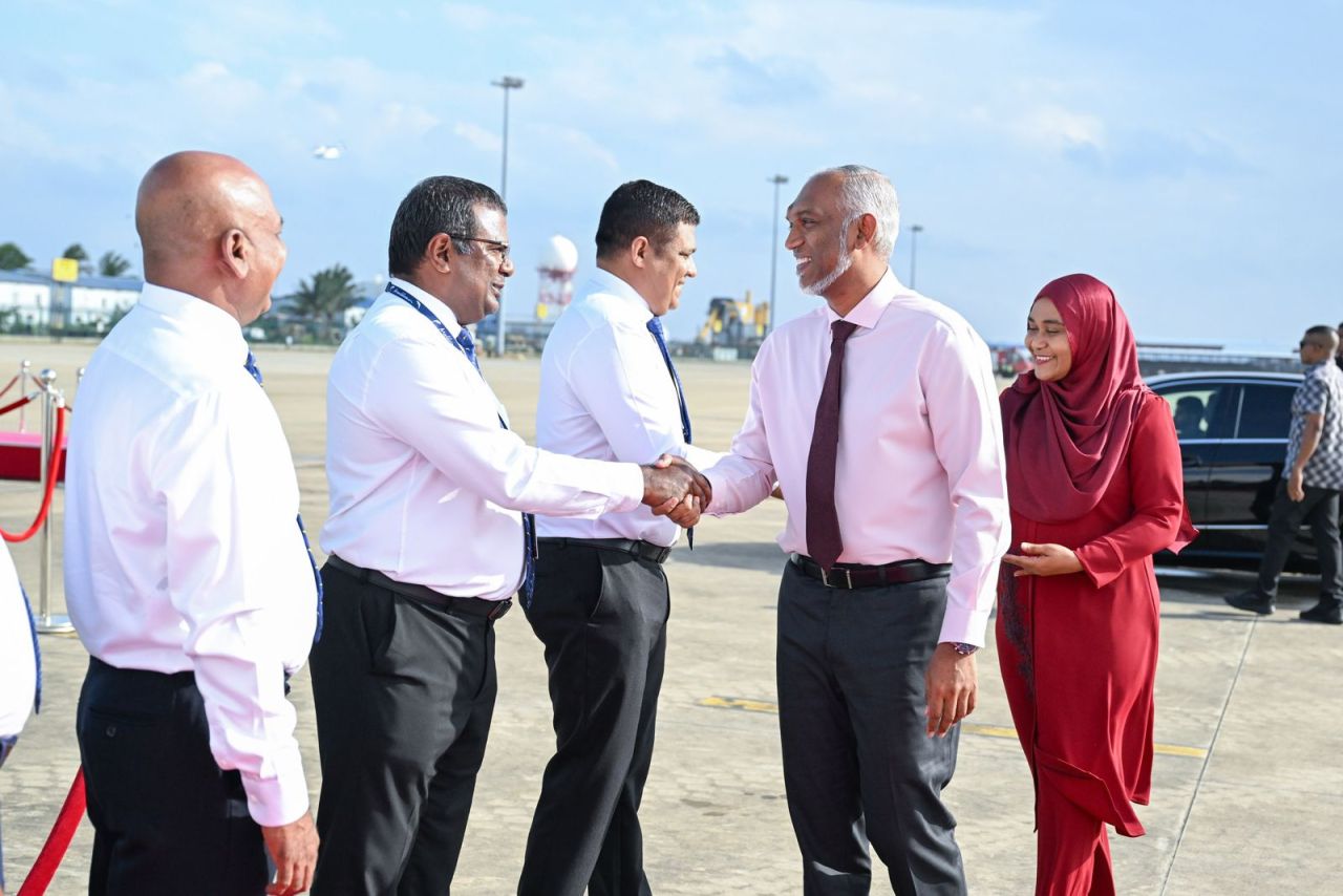 Island Aviation ah 25 aharu, e kunfunyah Raees ge thaureefu