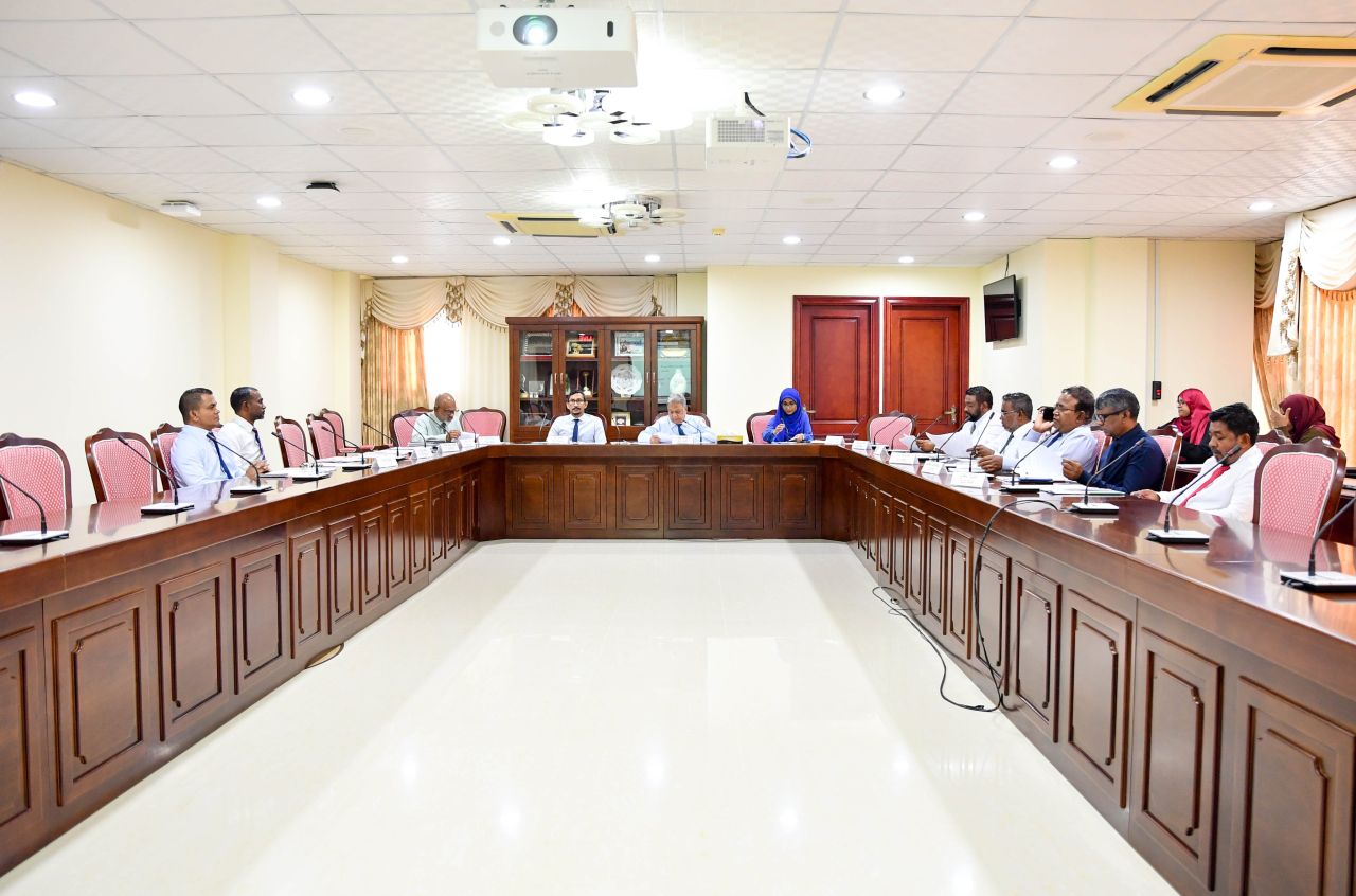 Israel passport gai Raajje aun manaa kurumaamedhu committee in miadhu gotheh ninmanee