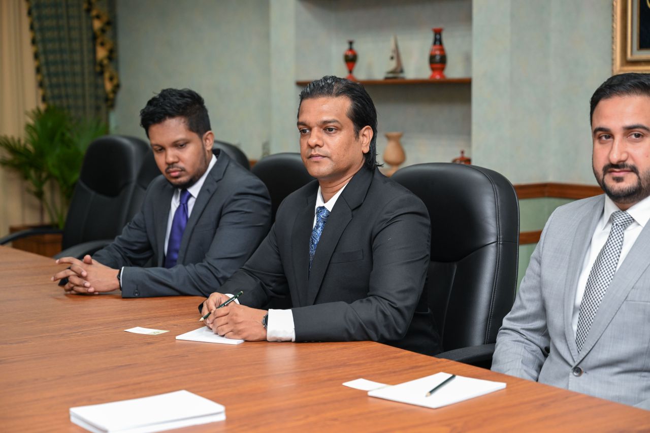 ވަން ފޮޓޯ: ރައީސް، ޓިކްޓޮކްގެ ވެރިންނާ ބައްދަލުކުރެއްވުން