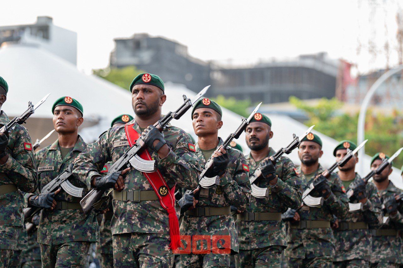 ވަން ފޮޓޯ: ސިފައިންގެ 133 ވަނަ އަހަރީ ދުވަހުގެ ޕެރޭޑް