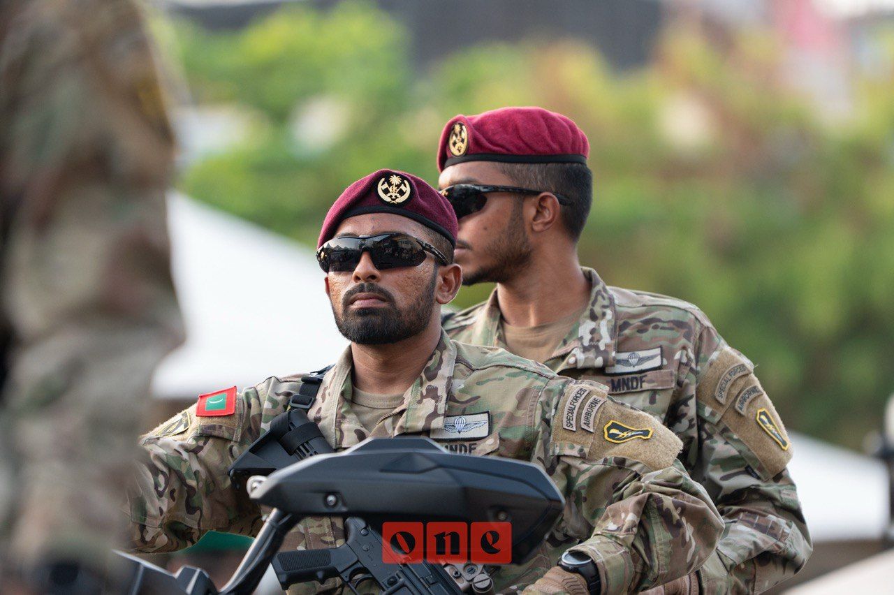 ވަން ފޮޓޯ: ސިފައިންގެ 133 ވަނަ އަހަރީ ދުވަހުގެ ޕެރޭޑް