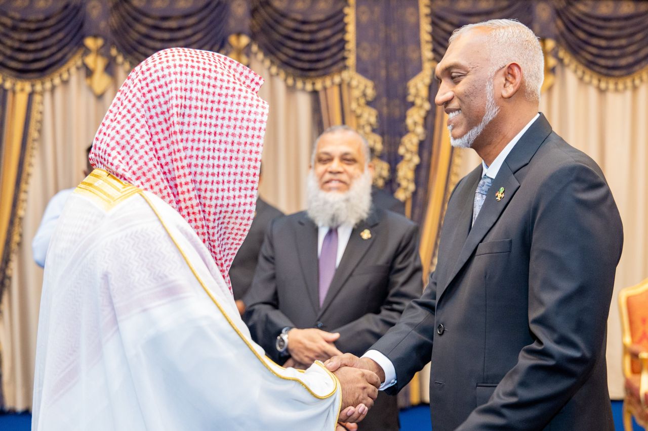 Masjid an nabawi ge imaamu Raees ge arihah ziyaaraiy kuravvaifi 