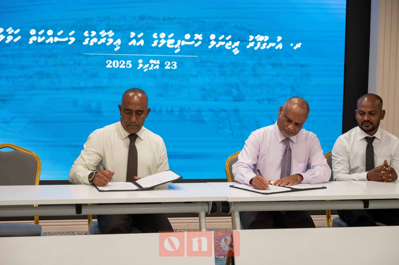ވަން ފޮޓޯ: ދެ ހޮސްޕިޓަލެއް ޓާޝަރީ ފެންވަރަށް ބަދަލުކުރުމުގެ މަސައްކަތް ހަވާލުކުރުން 