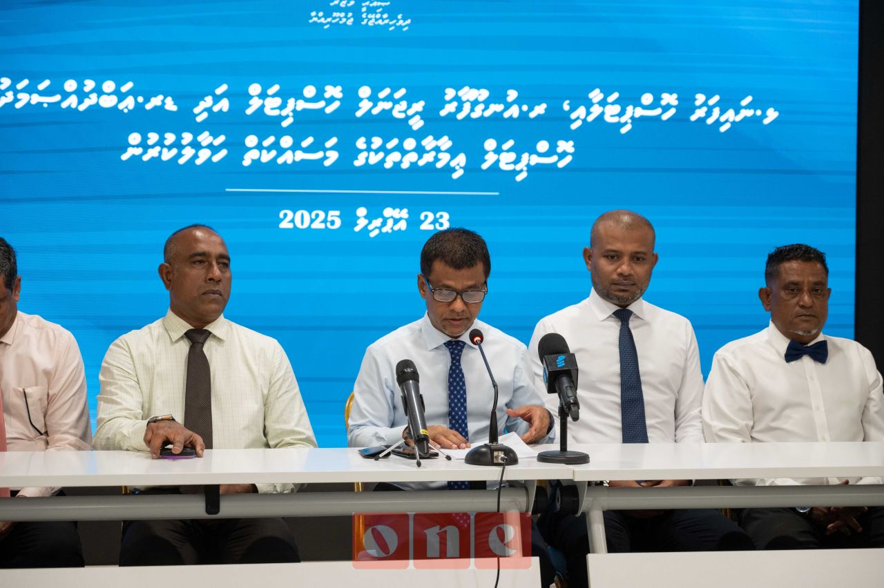 ވަން ފޮޓޯ: ދެ ހޮސްޕިޓަލެއް ޓާޝަރީ ފެންވަރަށް ބަދަލުކުރުމުގެ މަސައްކަތް ހަވާލުކުރުން 