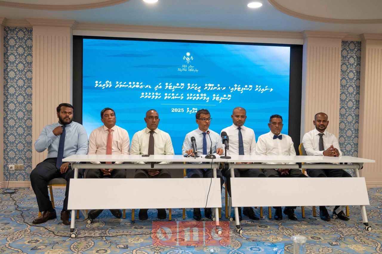 ވަން ފޮޓޯ: ދެ ހޮސްޕިޓަލެއް ޓާޝަރީ ފެންވަރަށް ބަދަލުކުރުމުގެ މަސައްކަތް ހަވާލުކުރުން 