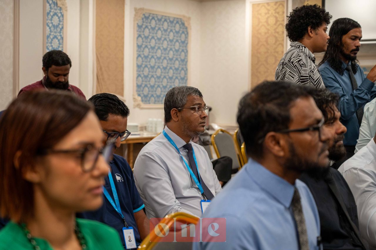ވަން ފޮޓޯ: ދެ ހޮސްޕިޓަލެއް ޓާޝަރީ ފެންވަރަށް ބަދަލުކުރުމުގެ މަސައްކަތް ހަވާލުކުރުން 