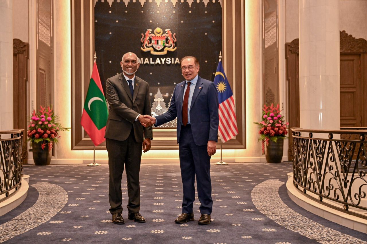 Anwar, Raajje vadigathuma Raees dhauvathu dhevaifi 