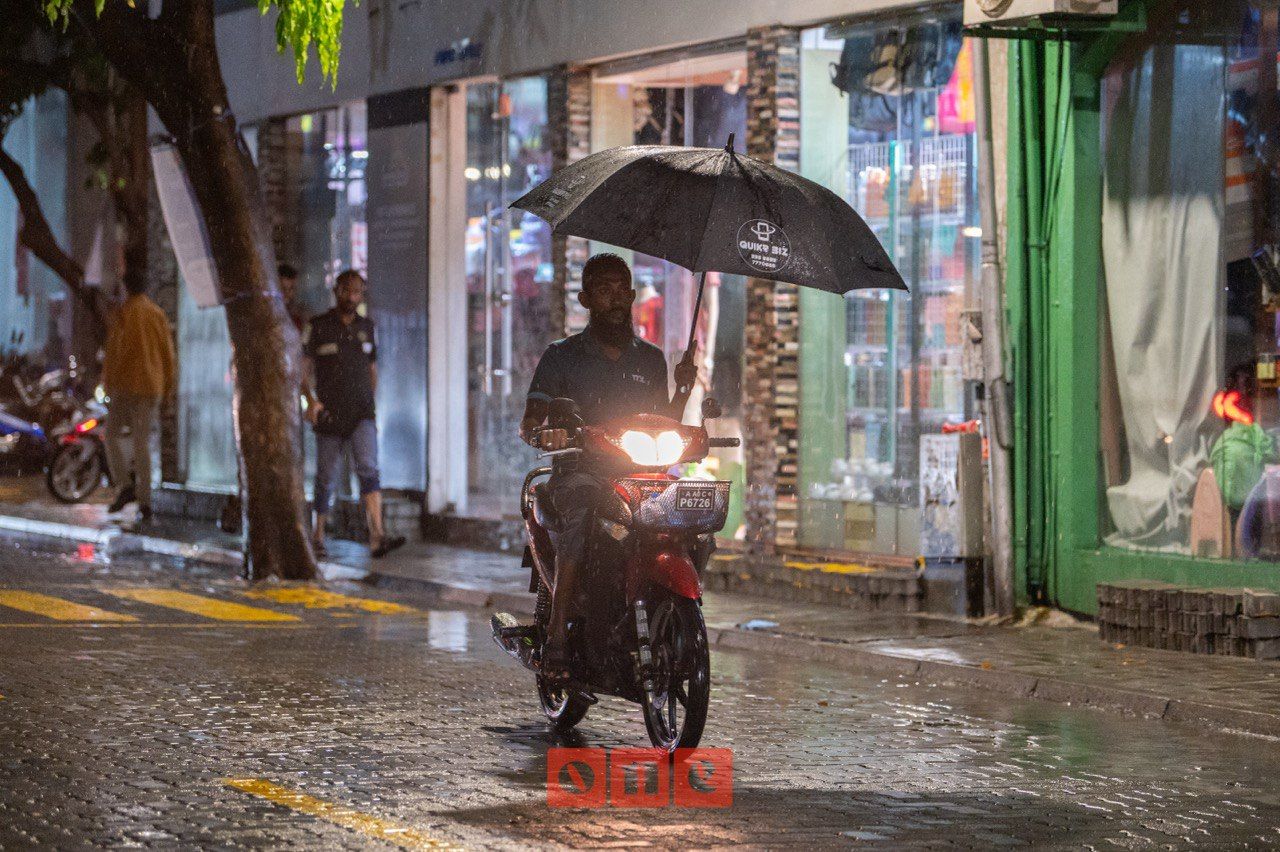 ވަން ފޮޓޯ: ބޯކޮށް ވާރޭވެހި، މާލޭގައި ފެންބޮޑުވުން 