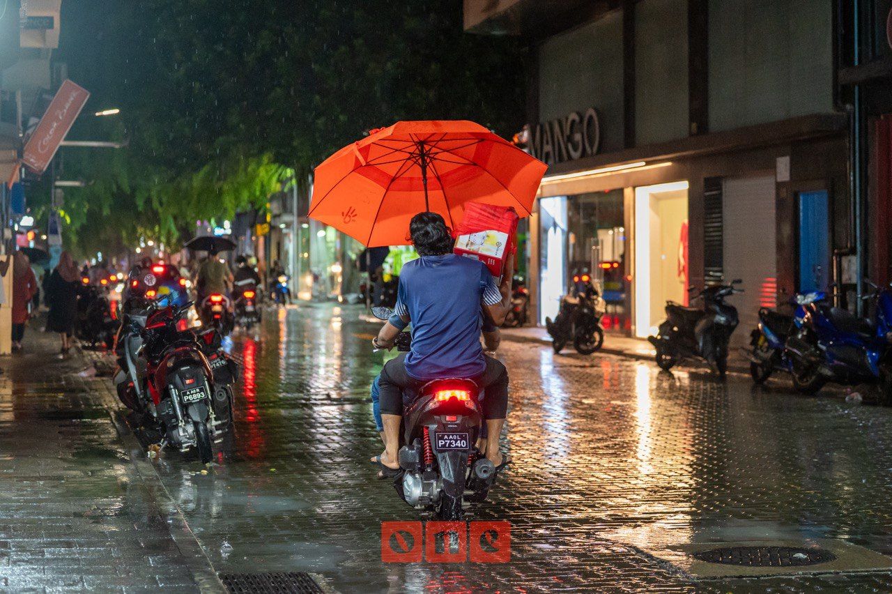 ވަން ފޮޓޯ: ބޯކޮށް ވާރޭވެހި، މާލޭގައި ފެންބޮޑުވުން 