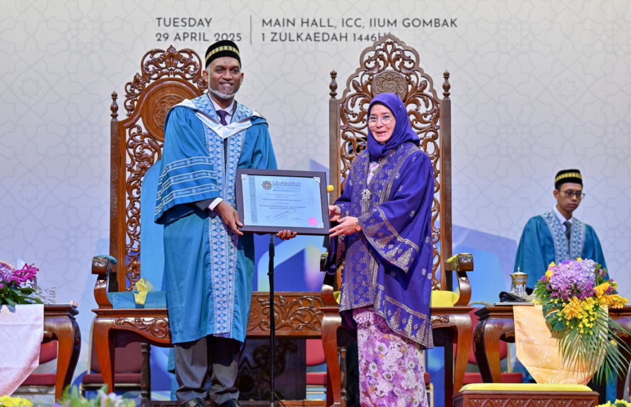 IIUM in Raees ah honorary doctorate aruvaifi