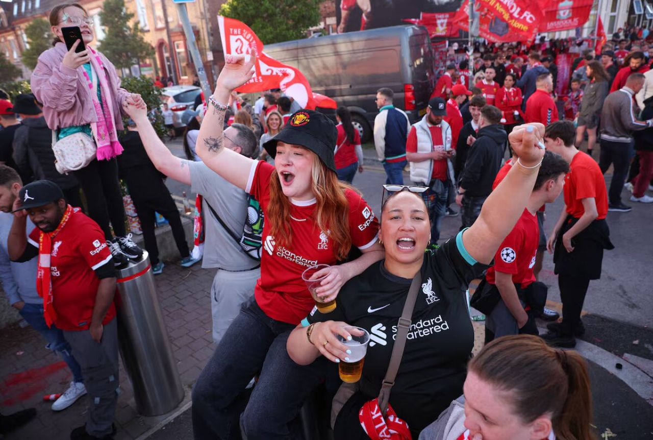 Liverpool ge trophy parade anna mahugai 