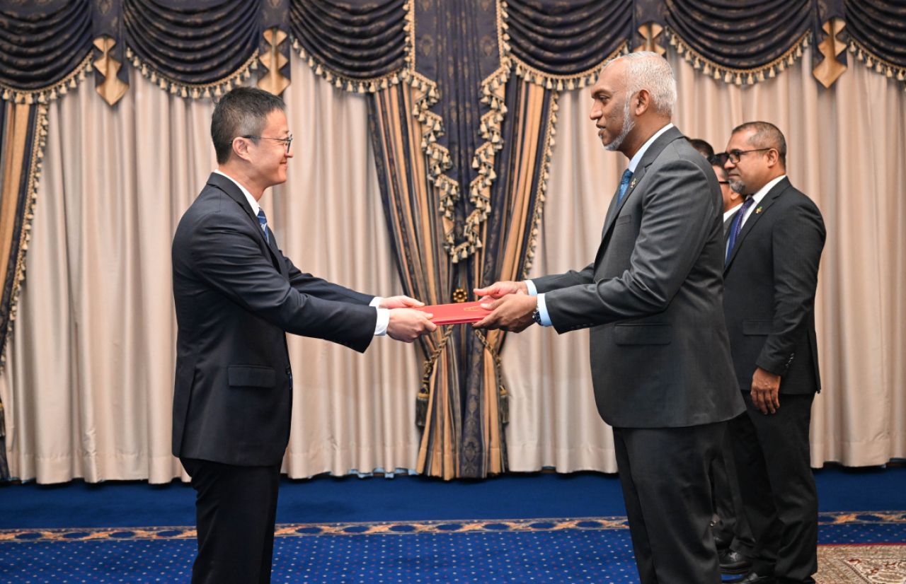 China in Raajje ah aa safeereh kandalhaifi 