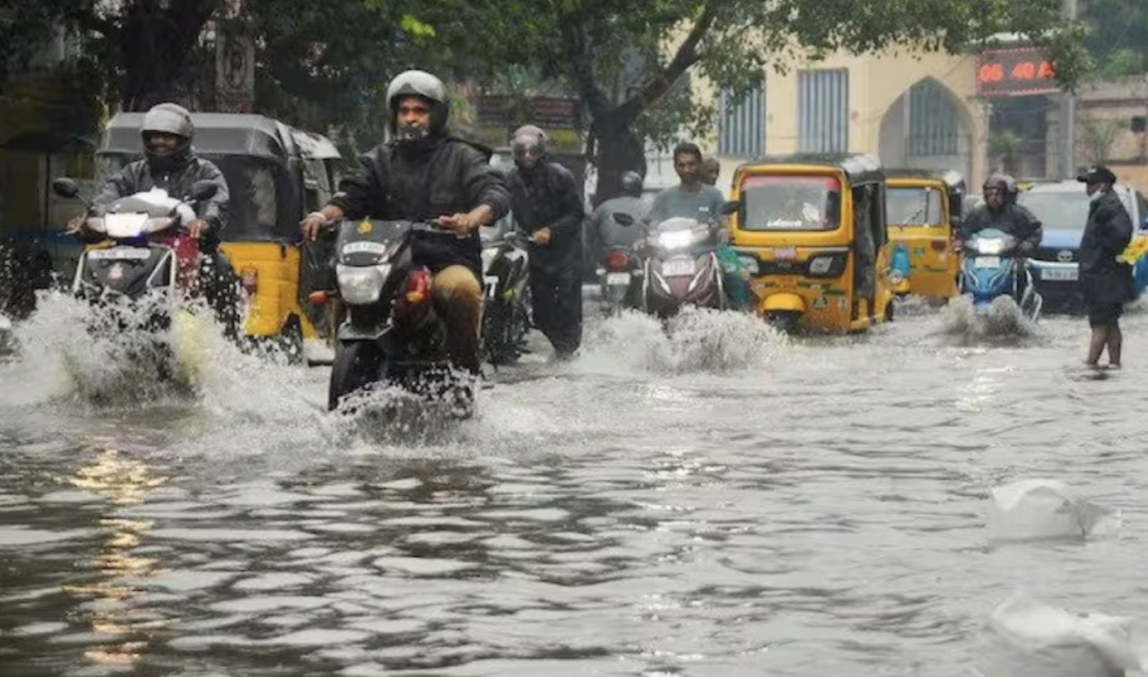 India ge gujarat ah moosun goasve 14 meehaku maruvehjje