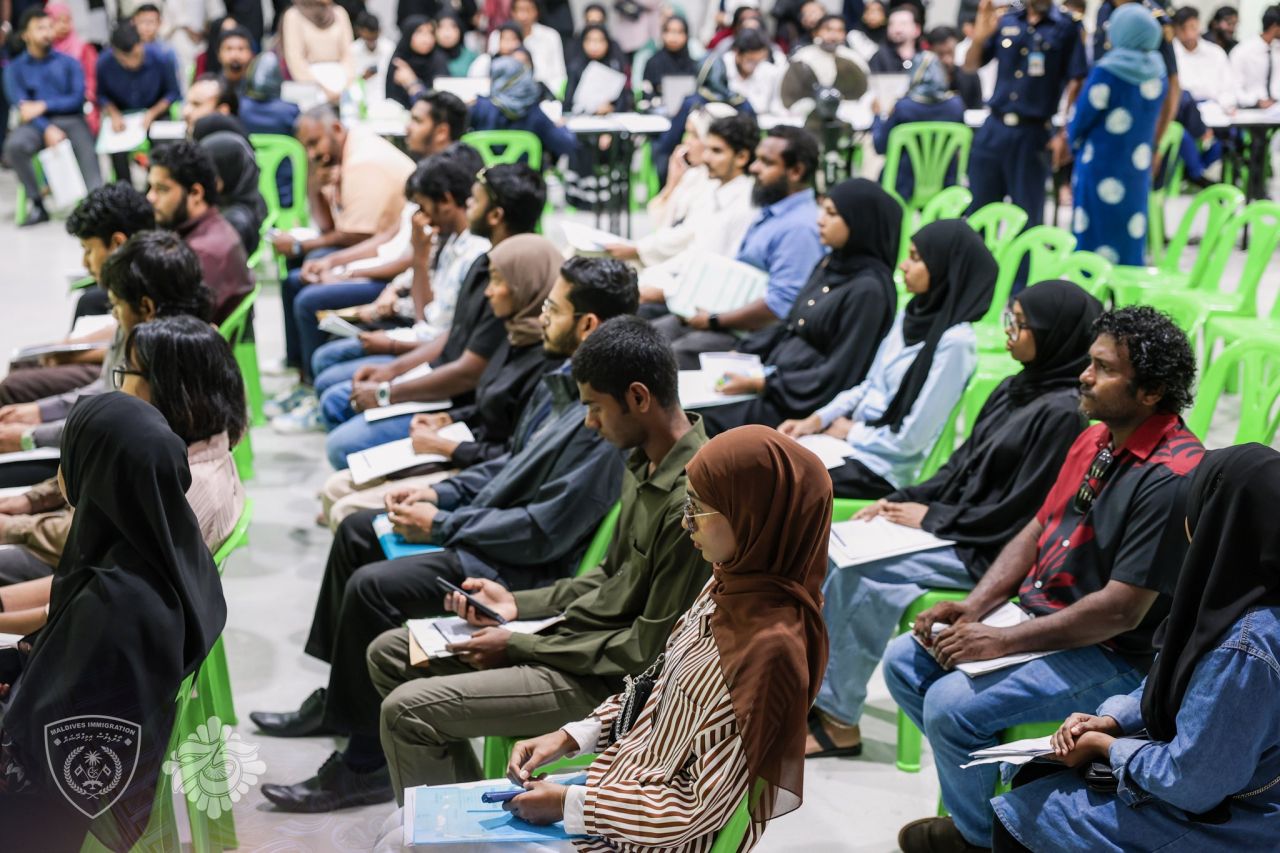 Immigrationge  50 Officer ge vazeefathakah dhigu que eh dhamaalaifi