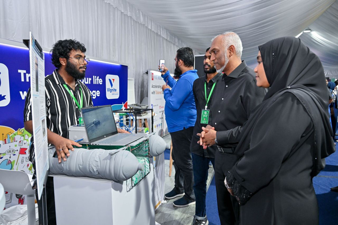 ވަން ފޮޓޯ: މޯލްޑިވްސް އެކްސްޕޯއަށް ރައީސް ޒިޔާރަތް ކުރެއްވުން