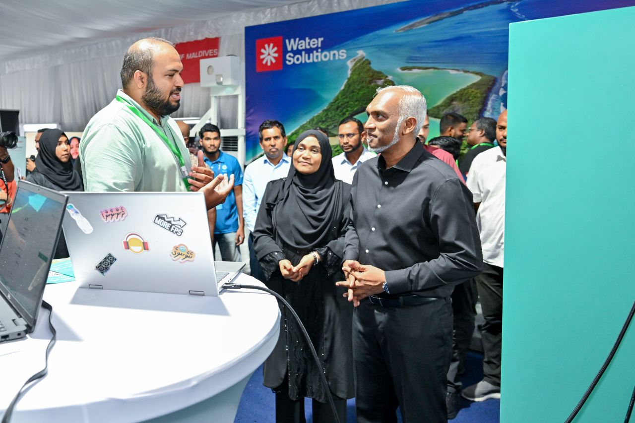 ވަން ފޮޓޯ: މޯލްޑިވްސް އެކްސްޕޯއަށް ރައީސް ޒިޔާރަތް ކުރެއްވުން