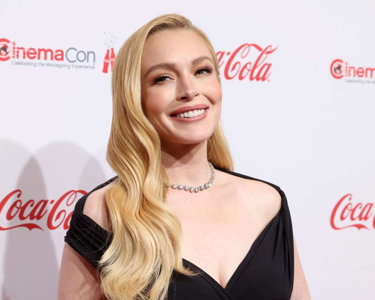 Lindsay Lohan amihla beauty line eh tha’aarafu kuranee 