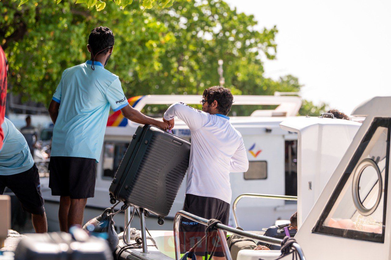ވަން ފޮޓޯ: ބޮޑު އީދަށް ގިނަ ބަޔަކު ރަށްރަށަށް 
