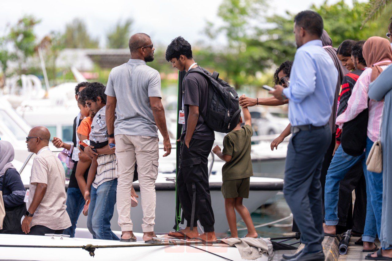 ވަން ފޮޓޯ: ބޮޑު އީދަށް ގިނަ ބަޔަކު ރަށްރަށަށް 