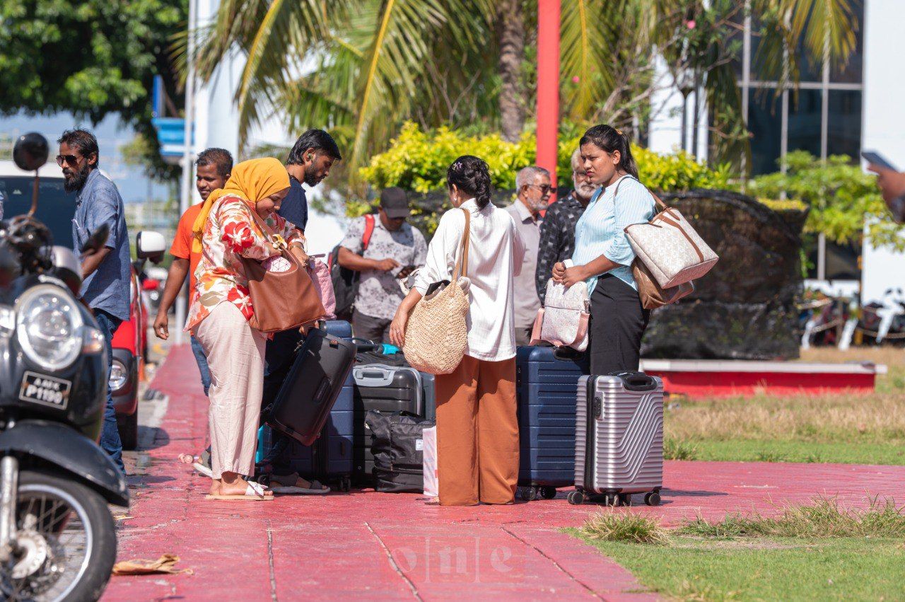 ވަން ފޮޓޯ: ބޮޑު އީދަށް ގިނަ ބަޔަކު ރަށްރަށަށް 