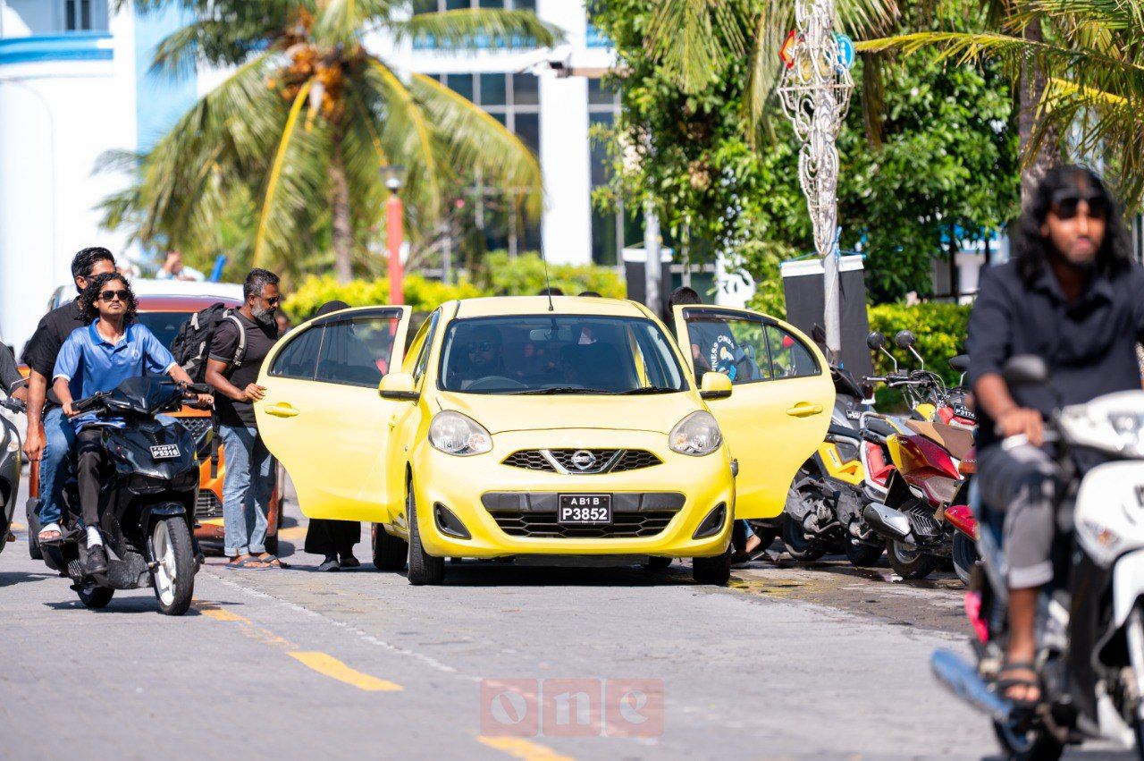 ވަން ފޮޓޯ: ބޮޑު އީދަށް ގިނަ ބަޔަކު ރަށްރަށަށް 