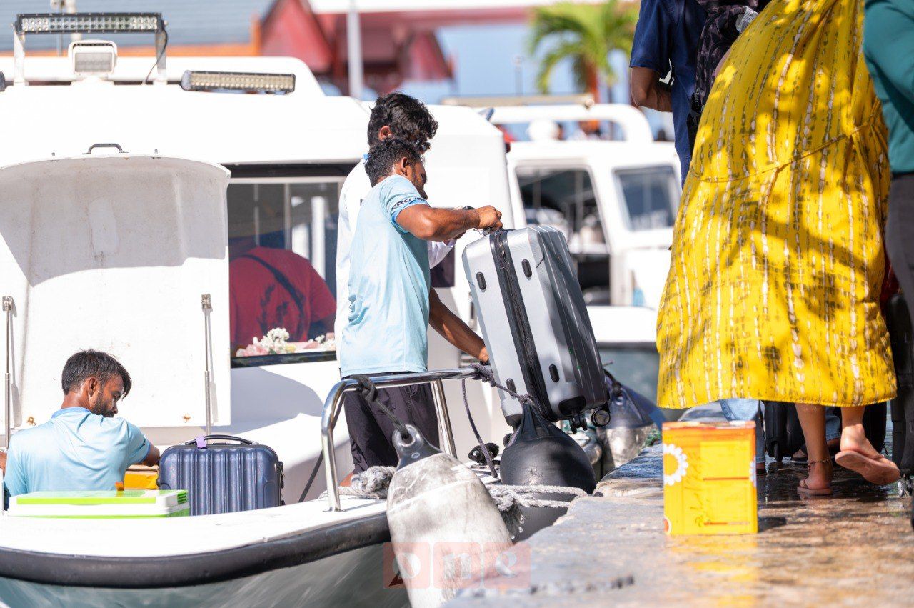 ވަން ފޮޓޯ: ބޮޑު އީދަށް ގިނަ ބަޔަކު ރަށްރަށަށް 