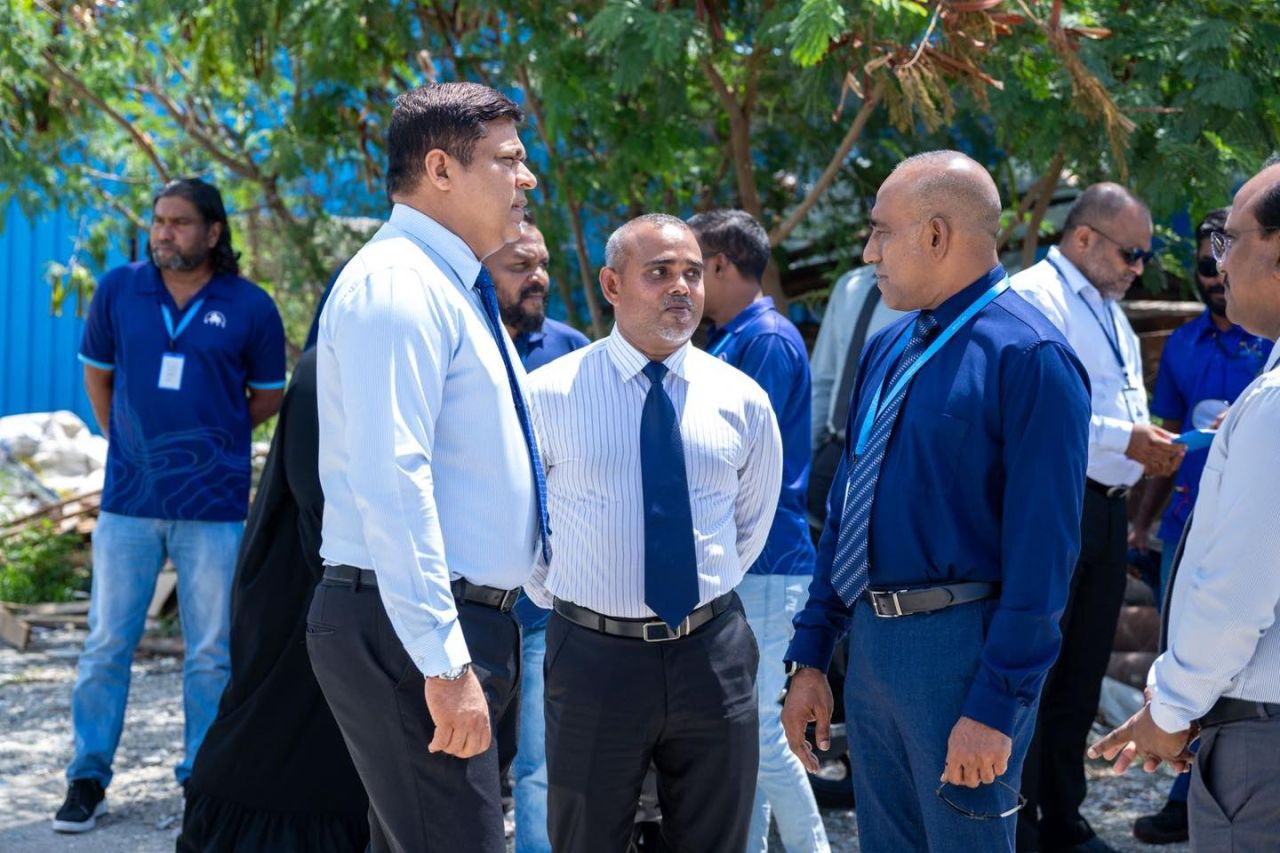 Taxi line ge vehichle thakah hassa bimei, august mahu hidhumai fashanee