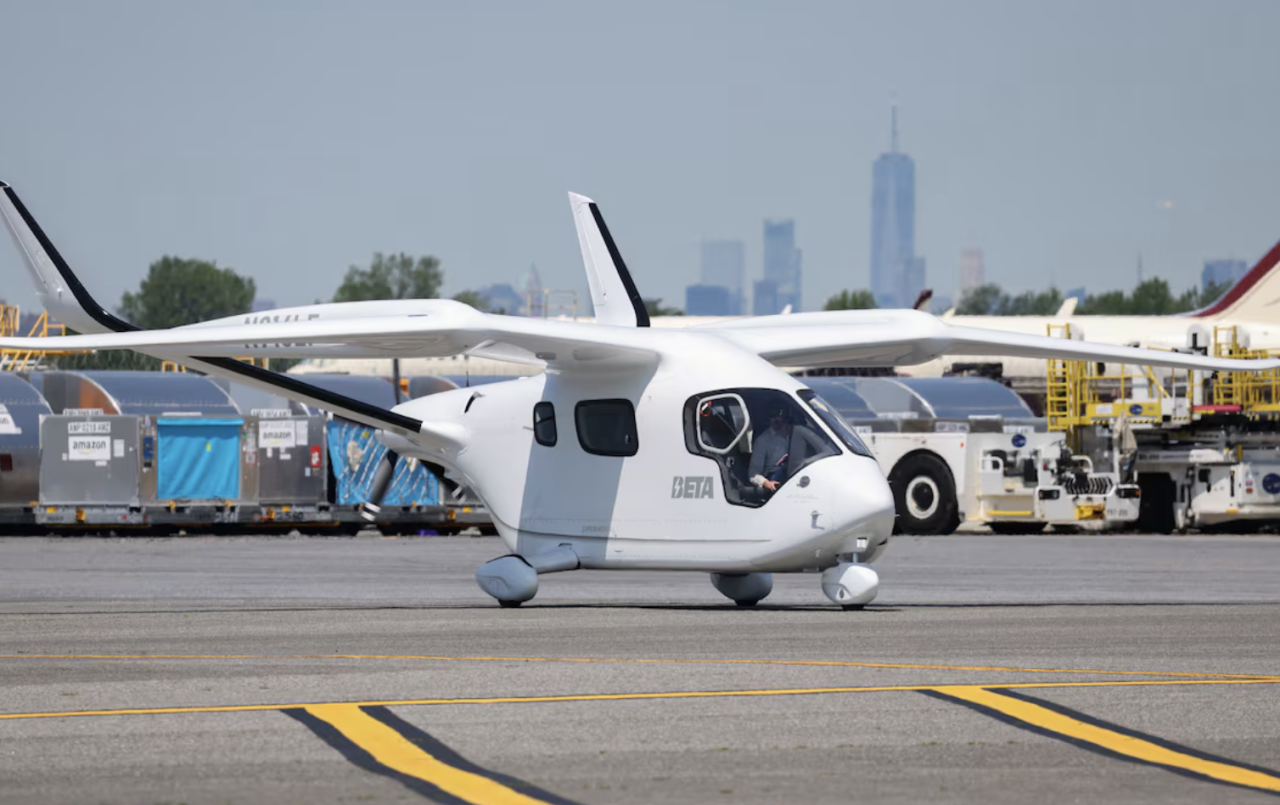 Passenger ufulaa electric flight ge furathama dhathuru kohffi