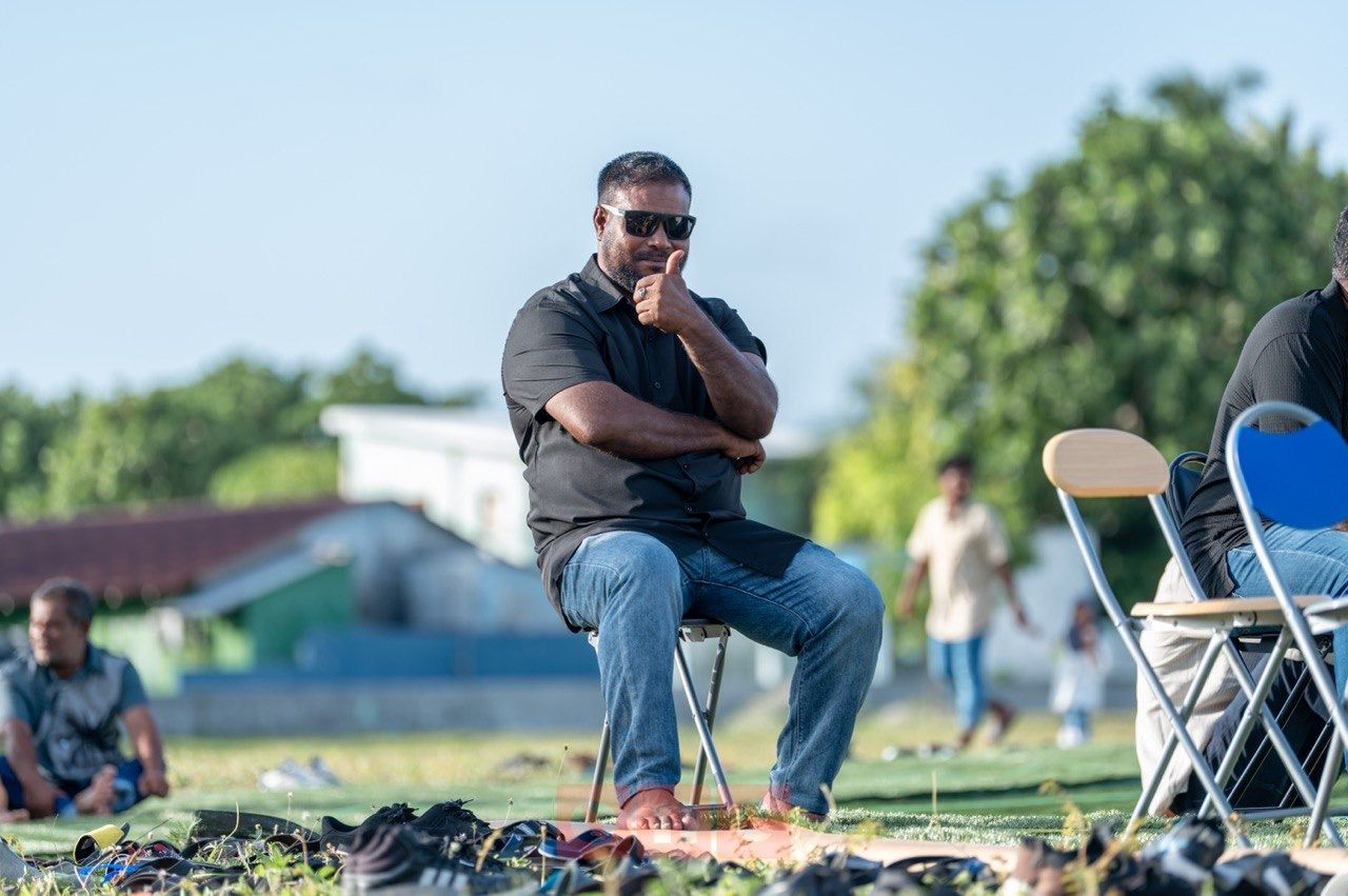 ވަން ފޮޓޯ: ތ. ވޭމަންޑޫގައި އަޟްހާ އީދު ނަމާދު ބޮޑު ޖަމާއަތުގައި ކުުރުން