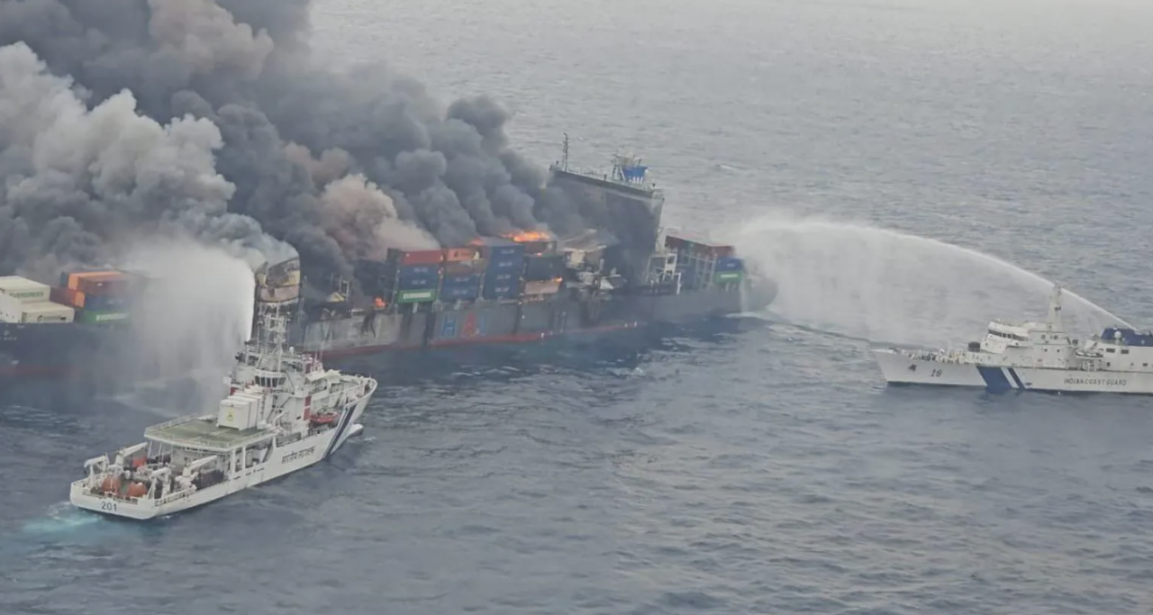 Arabi kandu gai cargo boat ehgai roave 4 meehaku gellijje