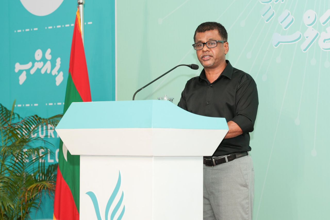 Abadhu thaareehu olhuvaeh nuleveyne, miee maa ufaaveri verikameh: Nazim 