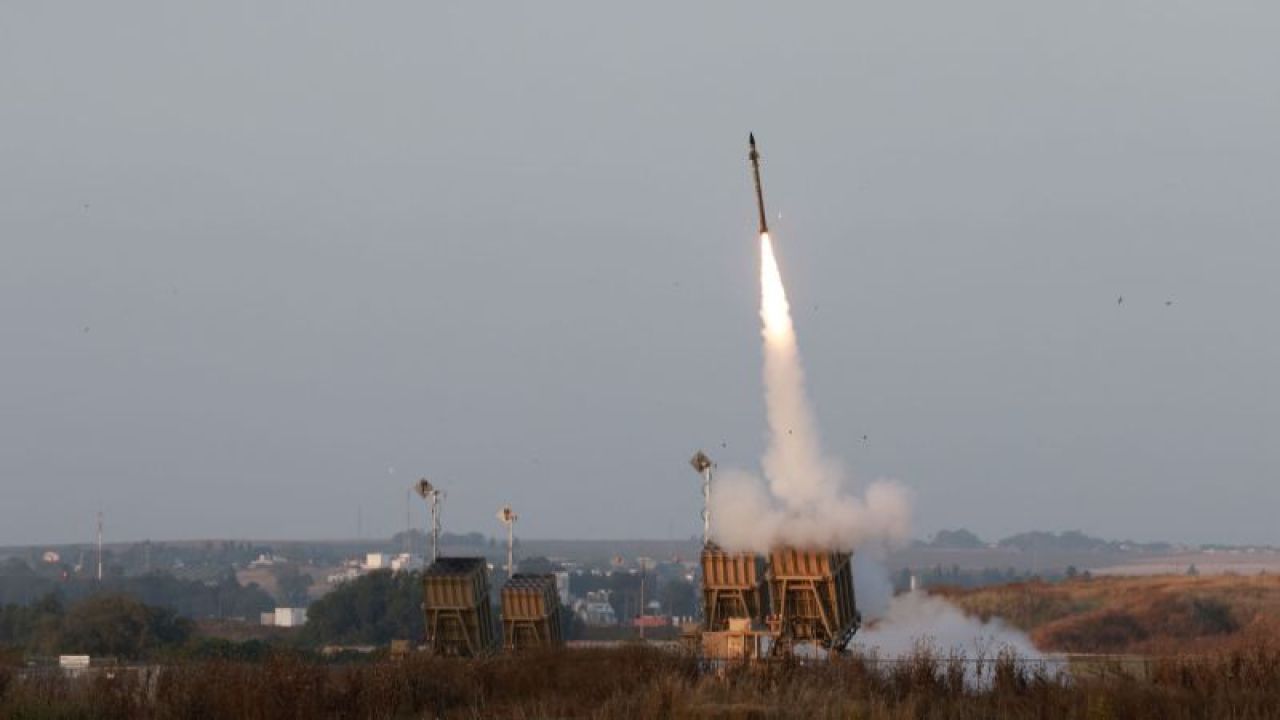 Iran in Israel ah dhey hamalaathakugai Cluster bomb beynun kuranee