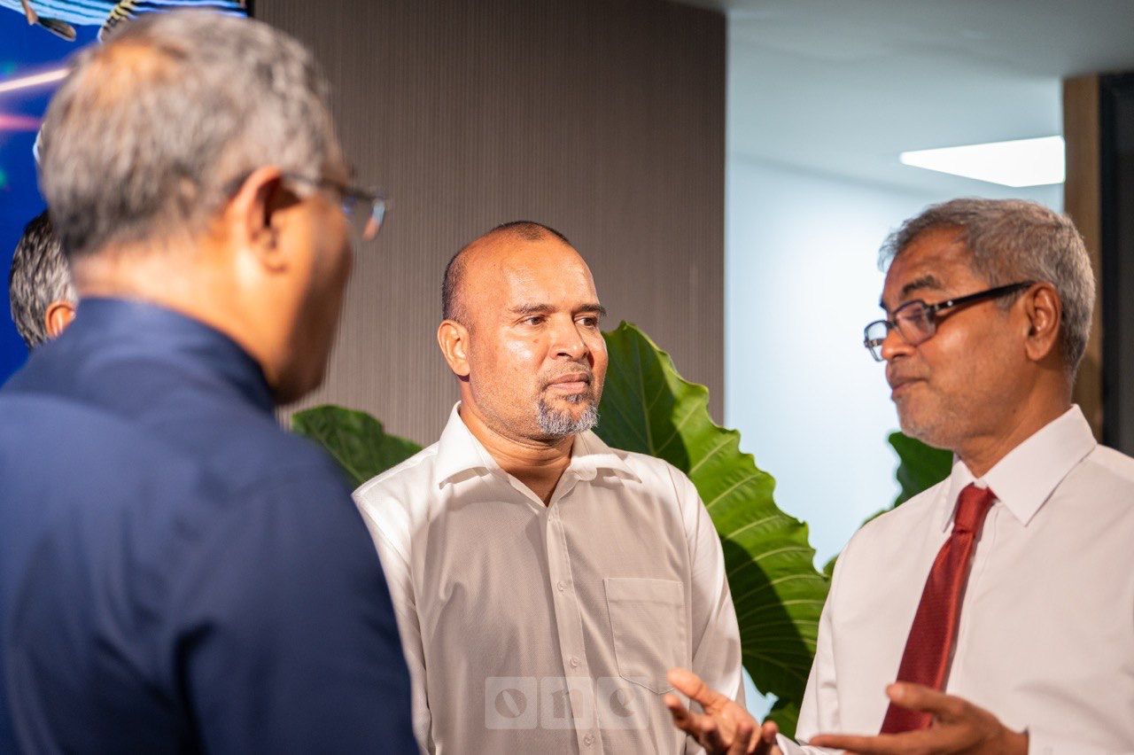 ވަން ފޮޓޯ: ބީއެމްއެލުން އީއެންވީ ޕޮސް ތައާރަފުކުރުން
