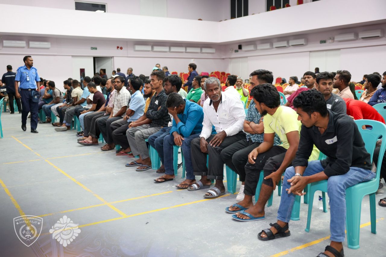 Addu city gai gavaidhaa hilaafah ulhunu 83 bidheyseen immigration ge belumuge dhashah gengosfi  