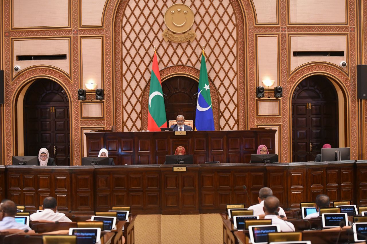 Fadiyaarunge sulookee minganduge baabah bodethi badhaluthakeh gennanee