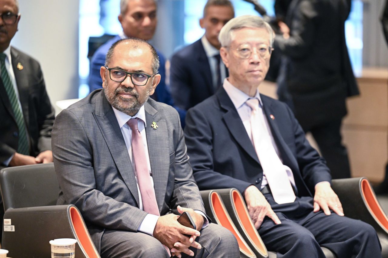 ފޮޓޯ: ސިންގަޕޫރުގެ އާބަން ރީޑިވެލޮޕްމަންޓް އޮތޯރިޓީ އާއި ހައުސިން އެންޑް ޑިވެލޮޕްމަންޓް ބޯޑަށް ރައީސް ޒިޔާރަތްކުރެއްވުން