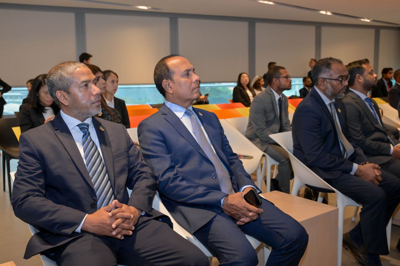 ފޮޓޯ: ސިންގަޕޫރުގެ އާބަން ރީޑިވެލޮޕްމަންޓް އޮތޯރިޓީ އާއި ހައުސިން އެންޑް ޑިވެލޮޕްމަންޓް ބޯޑަށް ރައީސް ޒިޔާރަތްކުރެއްވުން